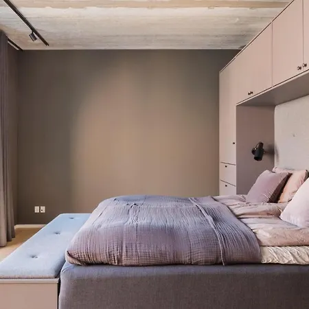 Plum Guide - The Gantzel Studio *